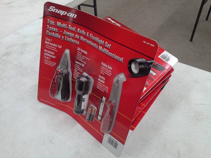 lot 374 image: Snap-On 3 Piece Multi-Tool Knife & Flashligh Set