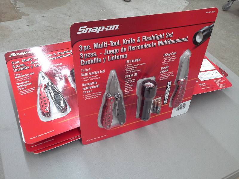 lot 376 image: Snap-On 3 Piece Multi-Tool Knife & Flashlight Set