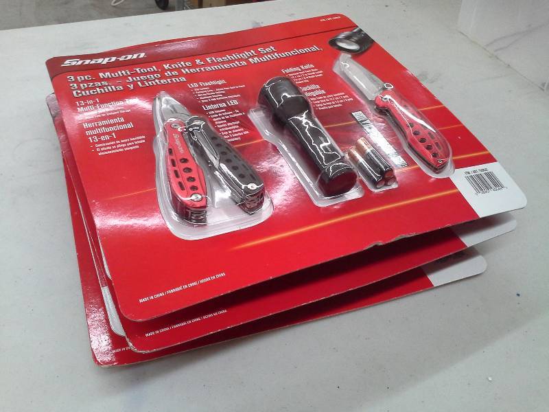lot 379 image: Snap-On 3 Piece Multi-Tool Knife & Flashlight Set