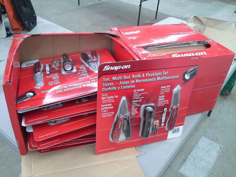 lot 381 image: Snap-On 3 Piece Multi-Tool Knife & Flashlight Set
