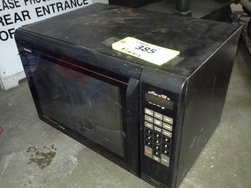 lot 385 image: Microwave