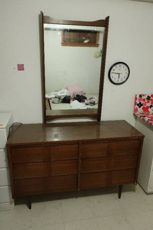 lot 35 image: DRESSER AND MIRROR SET