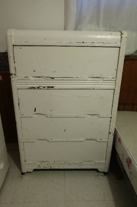 lot 36 image: WHITE CHEST OF DRAWERS