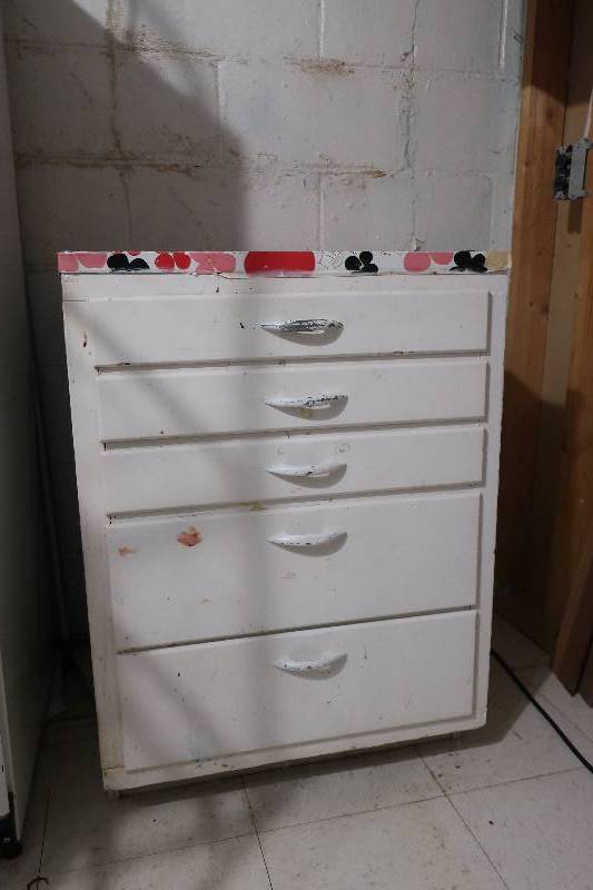 lot 41 image: PORTABLE 5 DRAWER CABINET