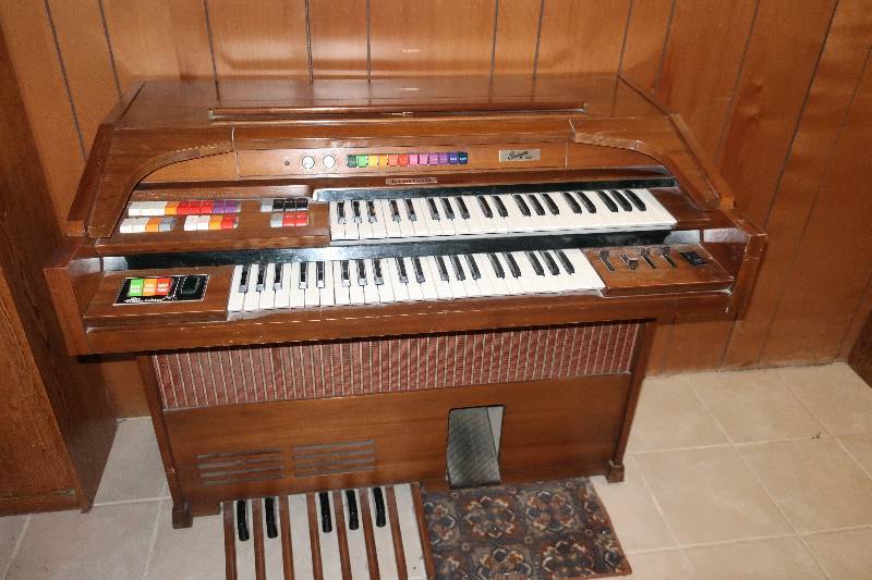 lot 42 image: KIMBALL SWINGER 800 ORGAN
