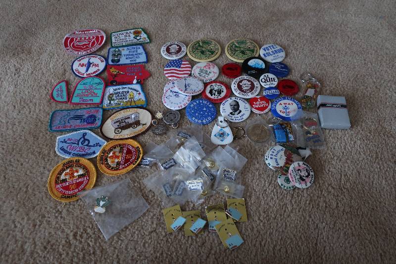 lot 52 image: HUGE LOT OF BADGES, BUTTONS, KEYCHAINS AND MORE