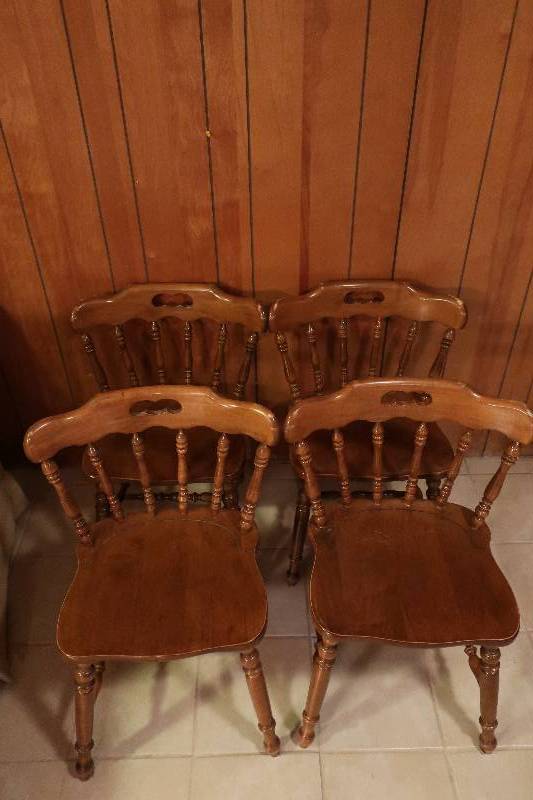 lot 56 image: SET OF 4 WOODEN DINING ROOM CHAIRS