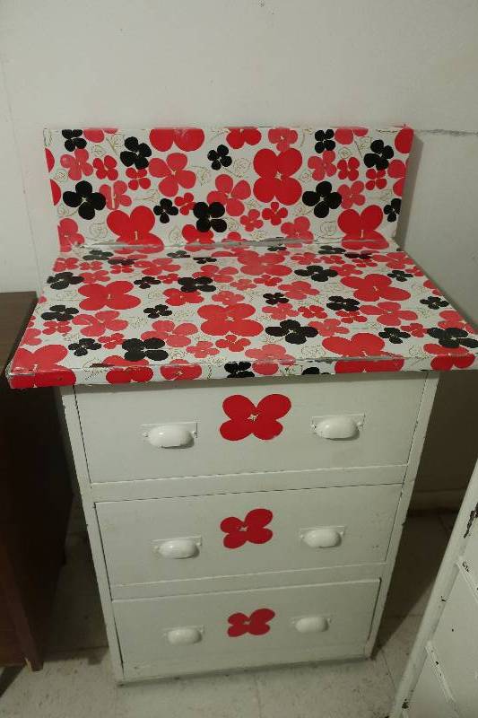 lot 58 image: SMALL CABINET WITH DRAWERS