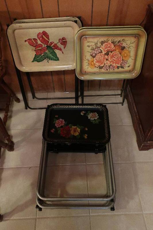 lot 59 image: METAL TV TRAYS