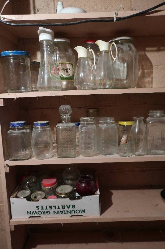 lot 61 image: CONTENTS OF SHELVES