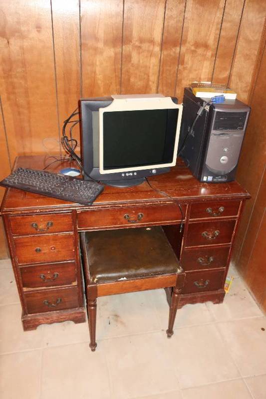 lot 65 image: VINTAGE DESK AND COMPUTER