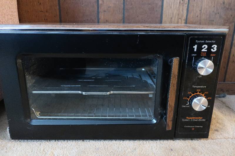 lot 71 image: COUNTER TOP ROASTER OVEN