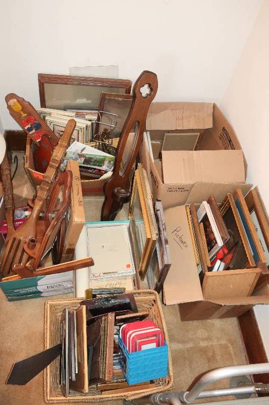 lot 75 image: 6 BOXES OF FRAMES AND WALL DECOR