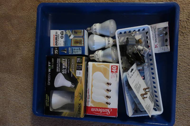 lot 78 image: LOT OF LIGHT BULBS, NEW AND USED, FLOODLIGHTS TOO