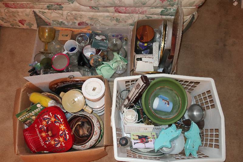 lot 79 image: 4 BOXES OF KITCHEN ITEMS