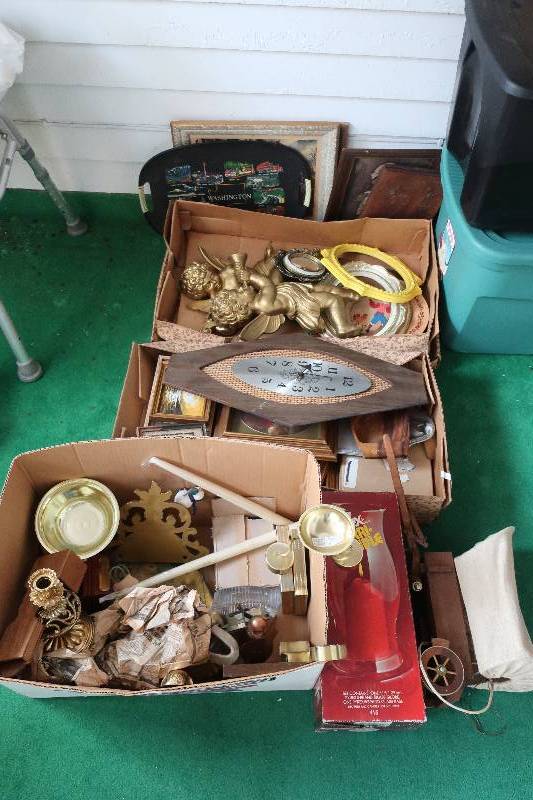 lot 93 image: MISC HOUSEHOLD DECOR ITEMS