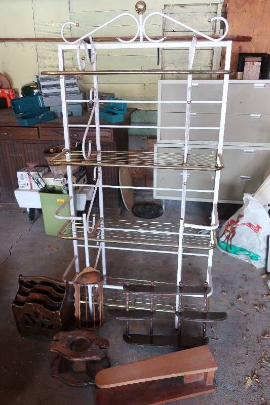 lot 100 image: SHELVING AND RACK UNITS