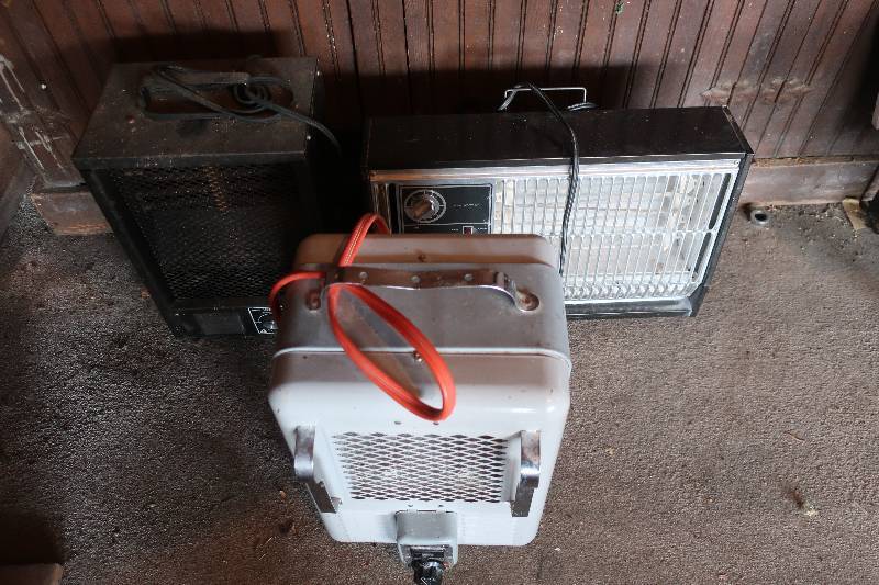 lot 102 image: THREE SPACE HEATERS