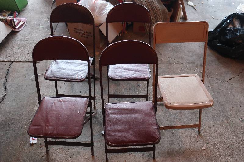 lot 116 image: 5 METAL FOLDING CHAIRS