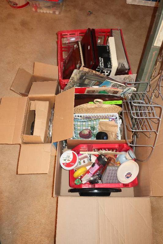 lot 120 image: LARGE HOUSEHOLD LOT OF MISC ITEMS