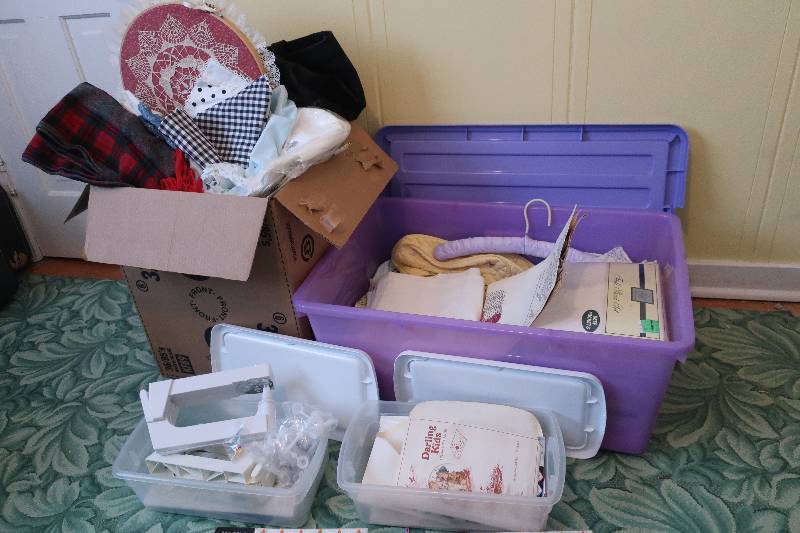 lot 134 image: CRAFTING LOT