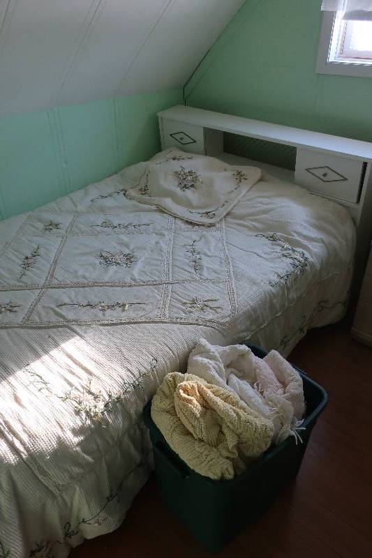 lot 141 image: BED SET