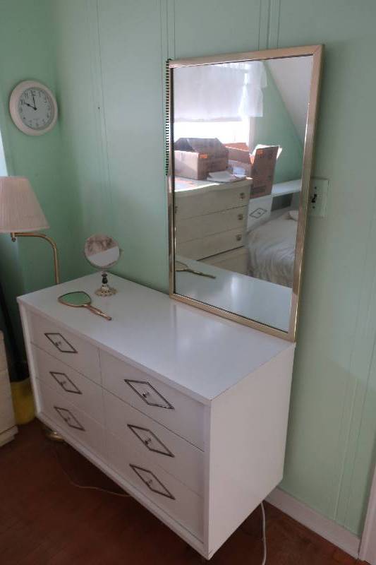 lot 143 image: DRESSER AND MIRROR SET