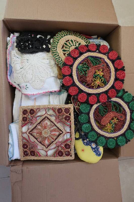 lot 146 image: BOX OF TOWELS, HOT PADS AND TRIVETS