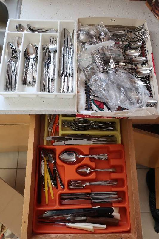 lot 148 image: 4 SILVERWARE TRAYS AND SILVERWARE, MOSTLY STAINLESS STEEL