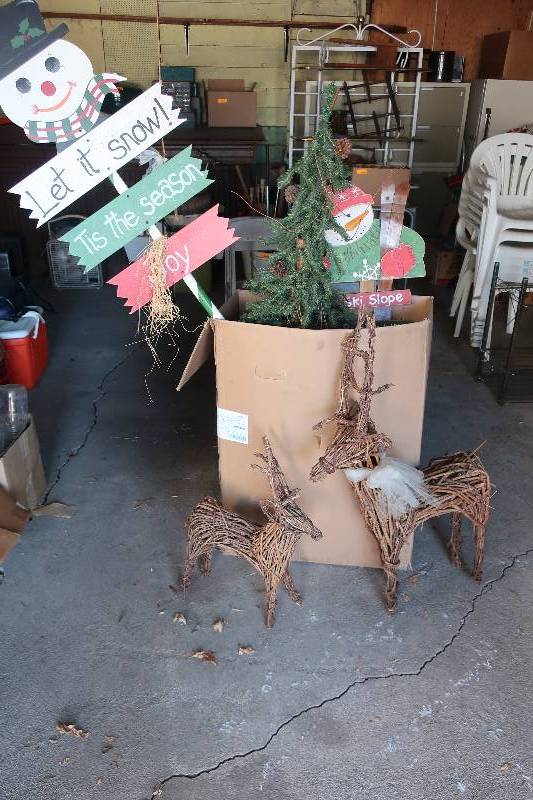 lot 150 image: CHRISTMAS  LOT