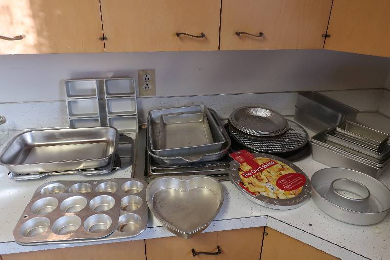 lot 163 image: KITCHEN ITEMS