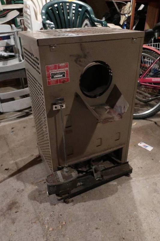 lot 189 image: OIL BURNING STOVE
