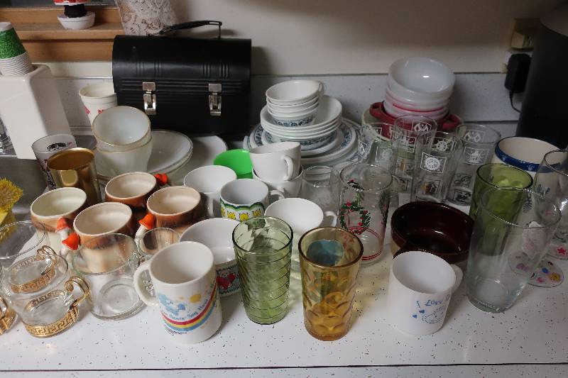 lot 192 image: KITCHEN ITEMS