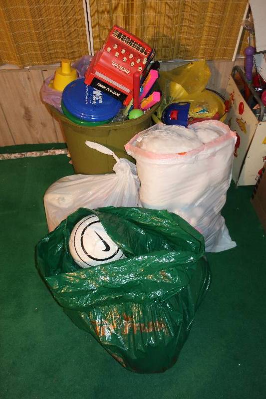 lot 200 image: LARGE LOT OF TOYS