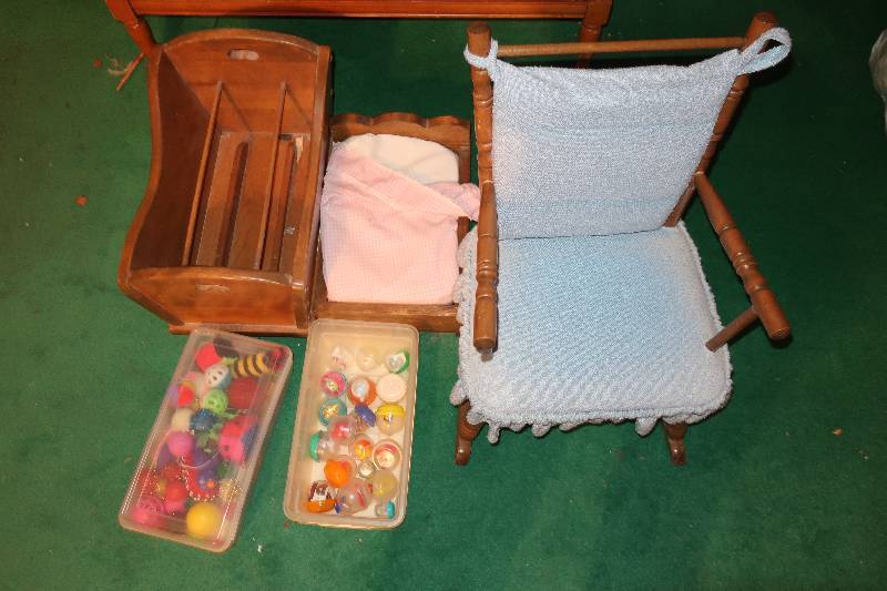 lot 202 image: CHILDS ROCKING CHAIR, DOLL CRIB AND BED, CAT TOYS AND SMALL VENDING MACHINE TOYS