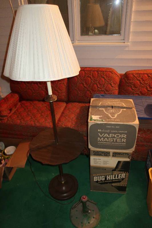 lot 203 image: TABLE LAMP, VINTAGE SPRINKLER, HUMIDIFIER, BUG ZAPPER