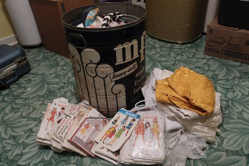 lot 207 image: LARD TIN FULL OF VINTAGE MATERIAL AND PATTERNS