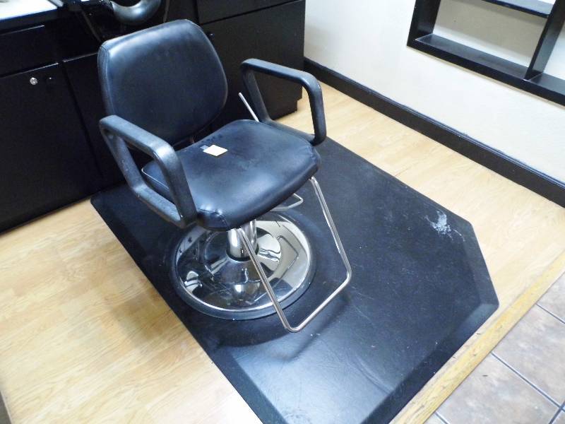 Stylist Chair w Mat