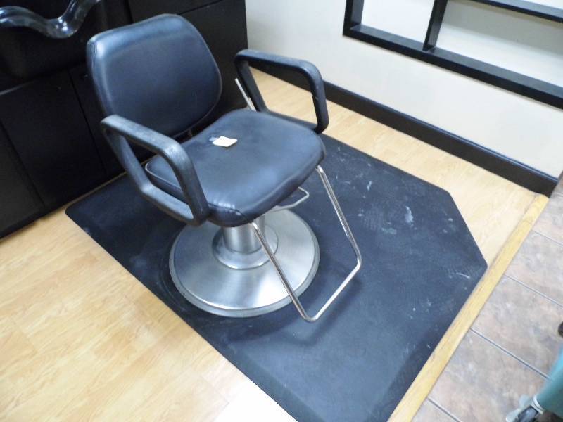Stylist Chair w Mat