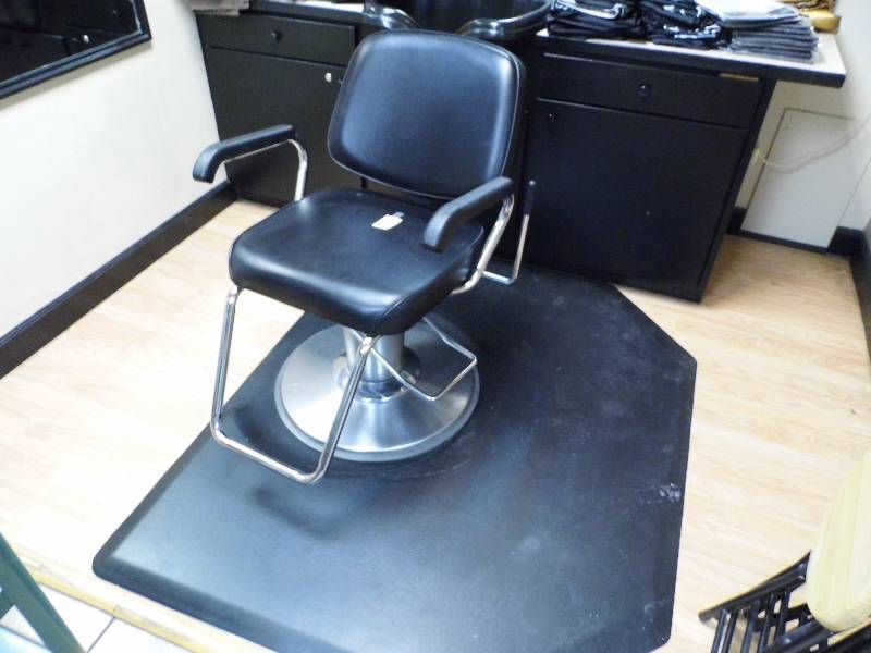 Stylist Chair w Mat