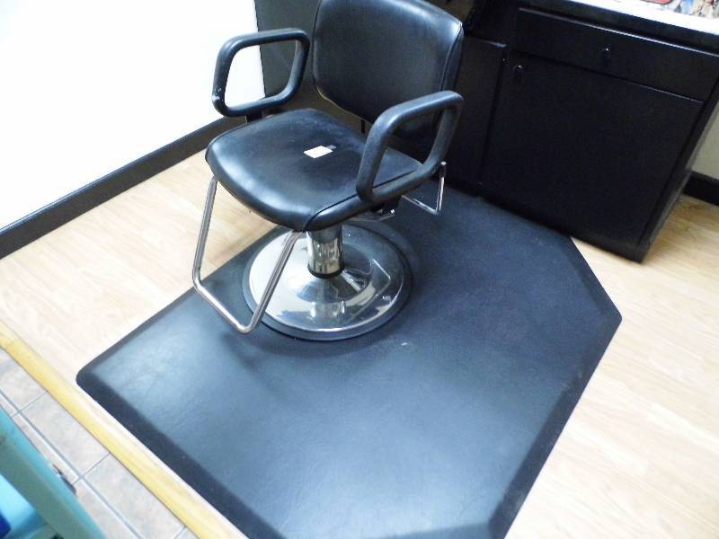 Stylist Chair w Mat