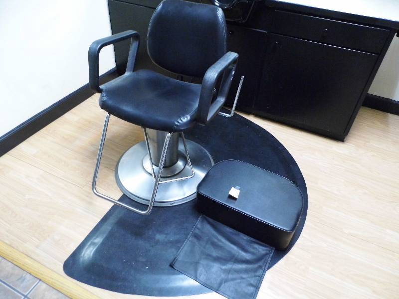 Stylist Chair w Mat - Booster Seat