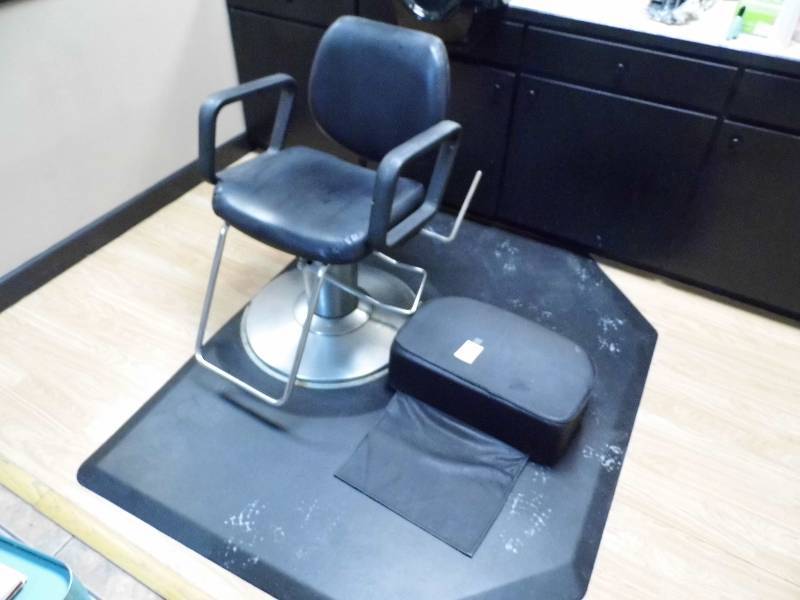 Stylist Chair w Mat - Booster Seat