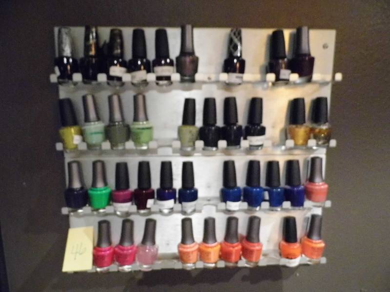 Nail Polish w Wall Holder