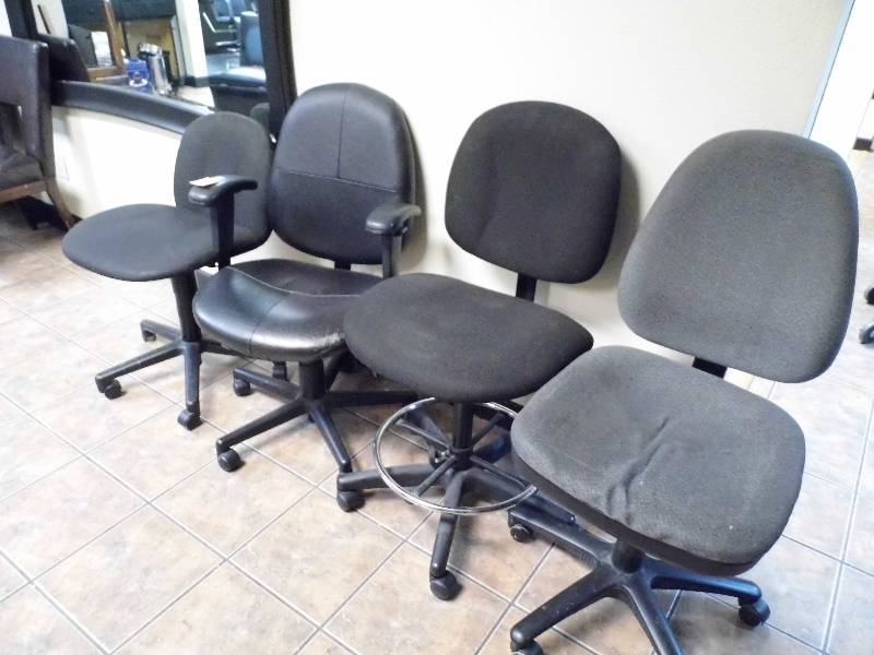 Lot of 4 Chairs