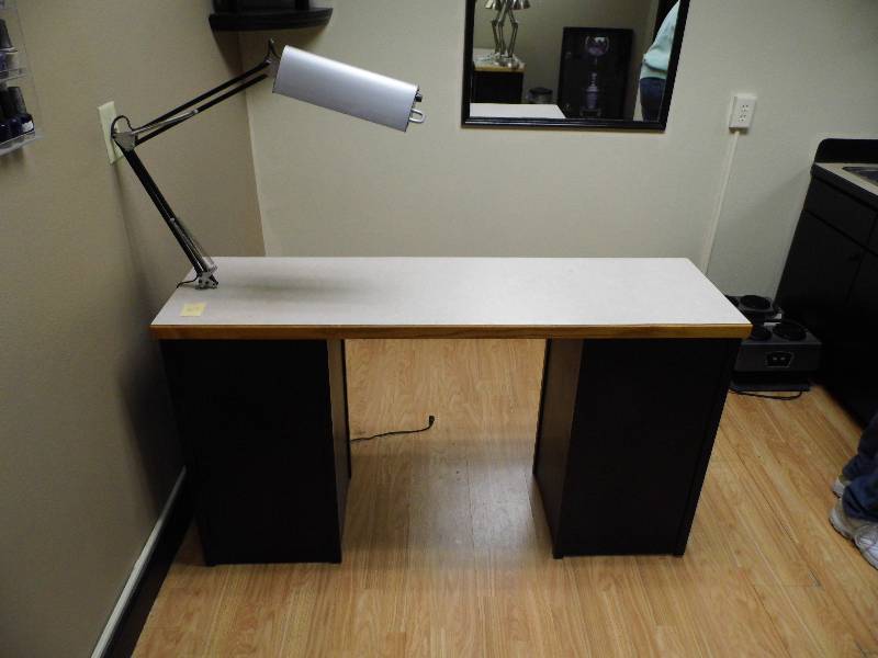 Nail Station w Light