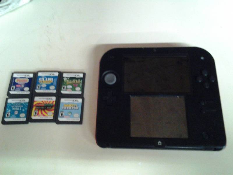 lot 2 image: Nintendo 2DS With 6-Games