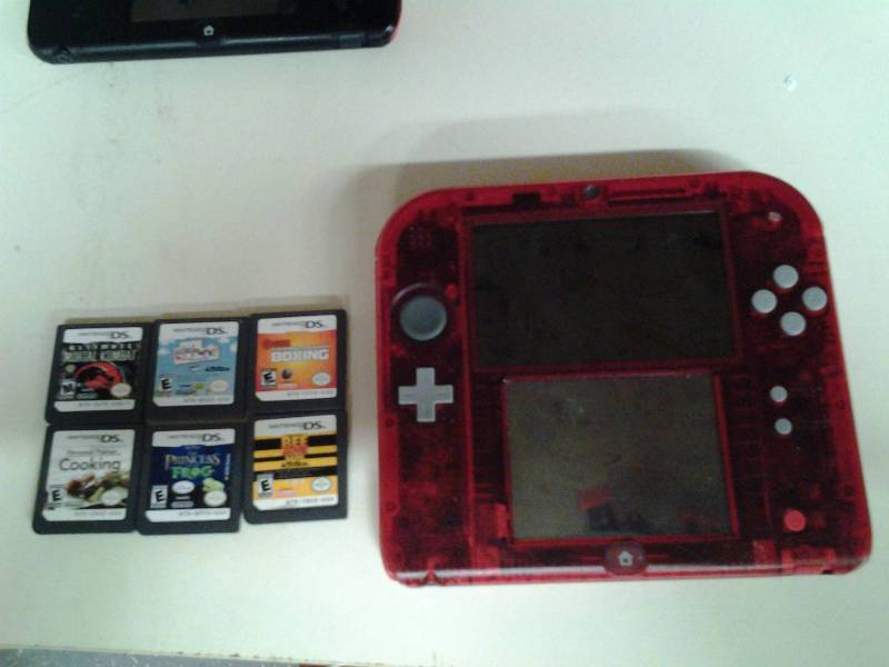 lot 3 image: Nintendo 2DS With 6-Games