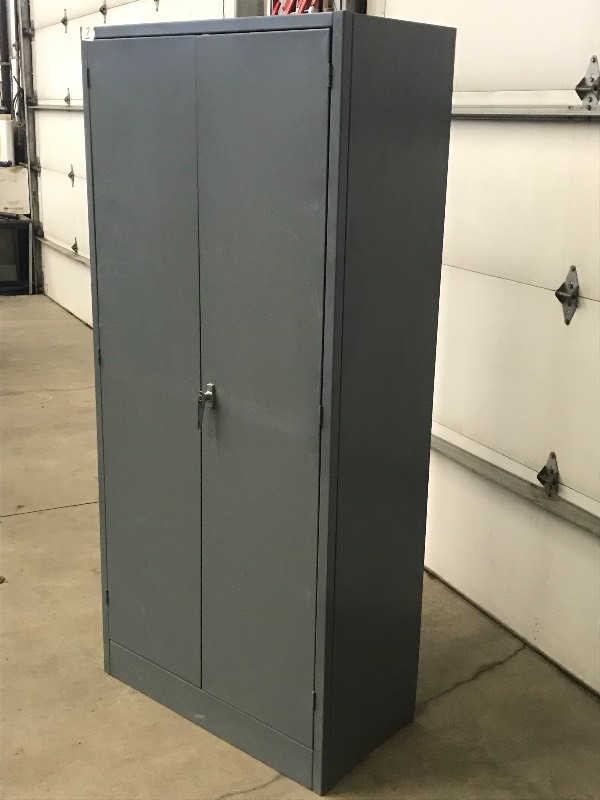 lot 7 image: 6.5ft Steel Shop Cabinet With Inter...