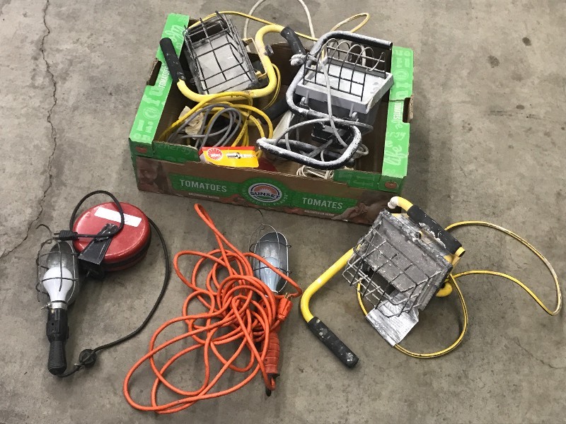 lot 29 image: Box Of Assorted Work Lights & Etc ...